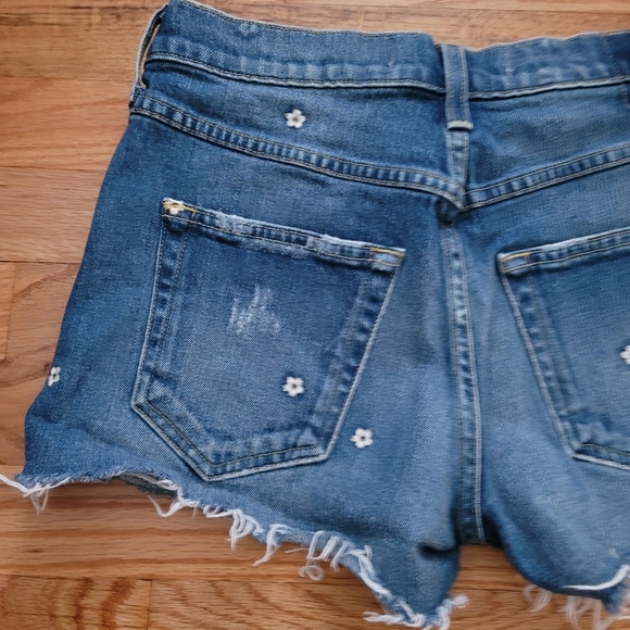 Amo Daisy Cut Off Shorts - Picture 6 of 8